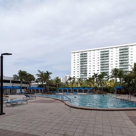 Stunning & Spacious Resort-Style Condo Across From Beach! Miami Beach Dış mekan fotoğraf