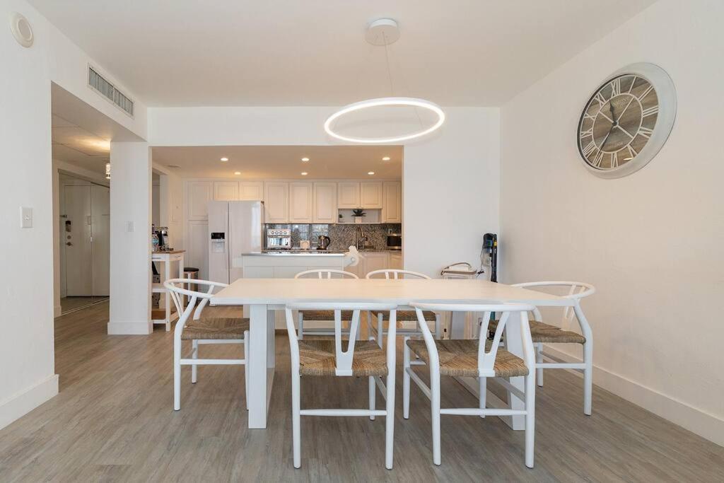 Stunning & Spacious Resort-Style Condo Across From Beach! Miami Beach Dış mekan fotoğraf
