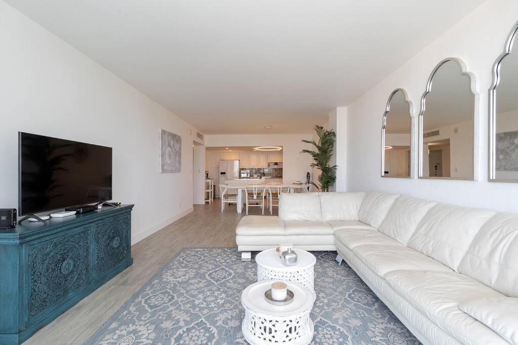 Stunning & Spacious Resort-Style Condo Across From Beach! Miami Beach Dış mekan fotoğraf