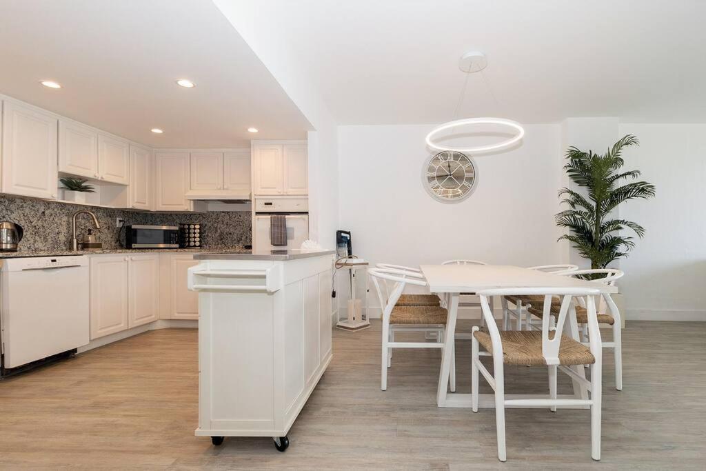Stunning & Spacious Resort-Style Condo Across From Beach! Miami Beach Dış mekan fotoğraf