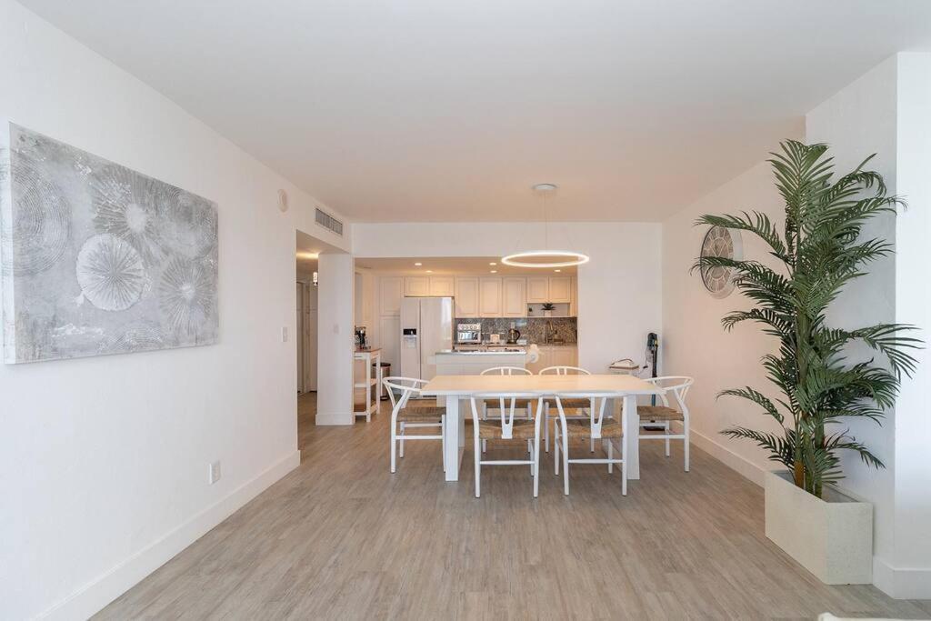 Stunning & Spacious Resort-Style Condo Across From Beach! Miami Beach Dış mekan fotoğraf