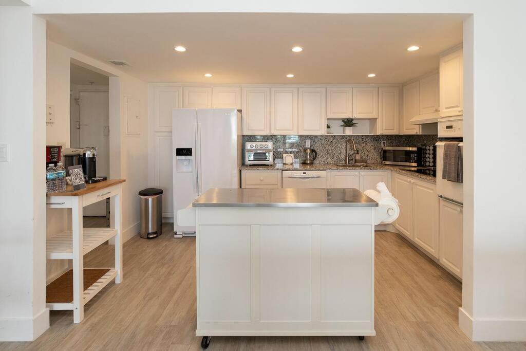 Stunning & Spacious Resort-Style Condo Across From Beach! Miami Beach Dış mekan fotoğraf