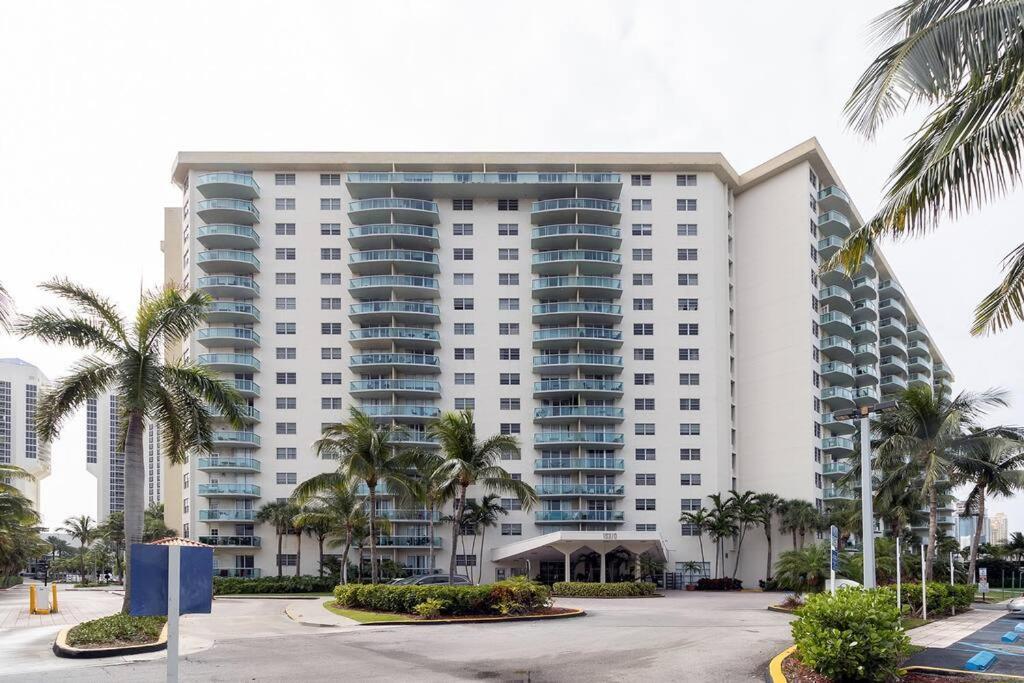 Stunning & Spacious Resort-Style Condo Across From Beach! Miami Beach Dış mekan fotoğraf