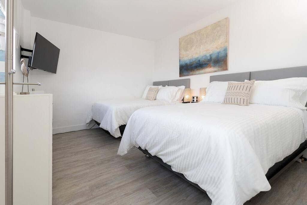 Stunning & Spacious Resort-Style Condo Across From Beach! Miami Beach Dış mekan fotoğraf